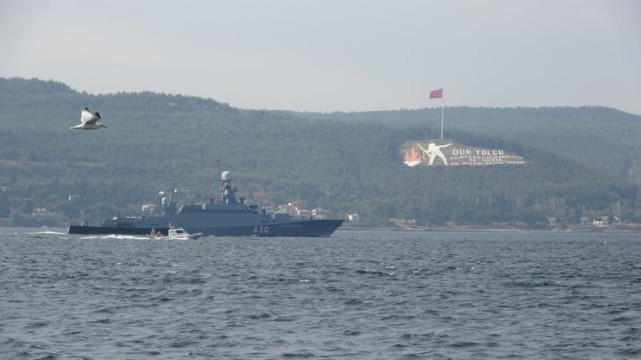 Rus savaş gemisi Çanakkale Boğazı’ndan geçti
