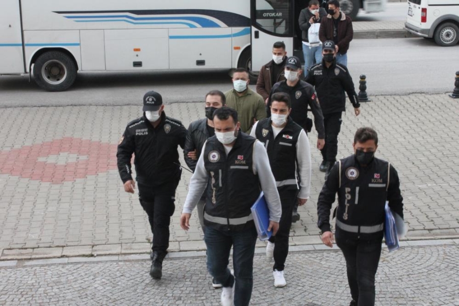 Eğlence mekanlarına çöken çete çökertildi