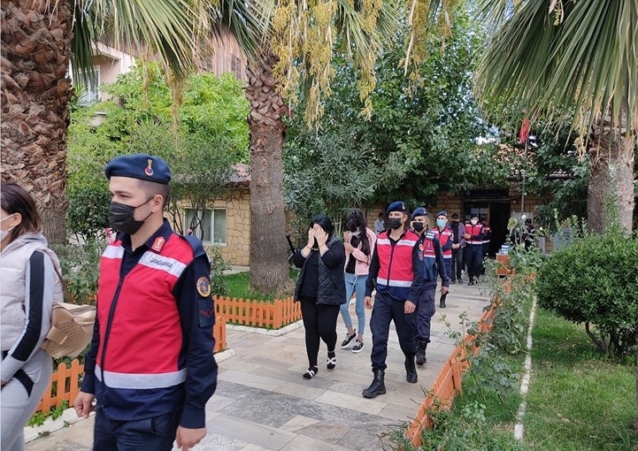 Fuhuş operasyonu: 9 gözaltı
