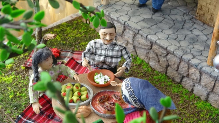 Emekli öğretmen, Türk örf ve adetlerini diorama sanatına aktarıyor