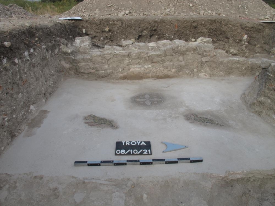 Troya Ören Yeri’ndeki ‘Aşağı Kent’te zemin mozaiği bulundu