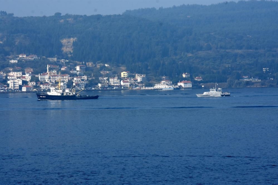 Rus savaş gemileri Çanakkale Boğazı’ndan geçti