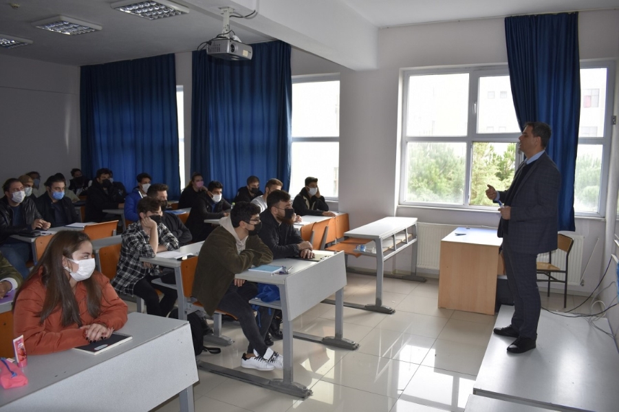 Üniversite öğrencileri İŞKUR’un seminerleriyle geleceğe hazırlanıyor