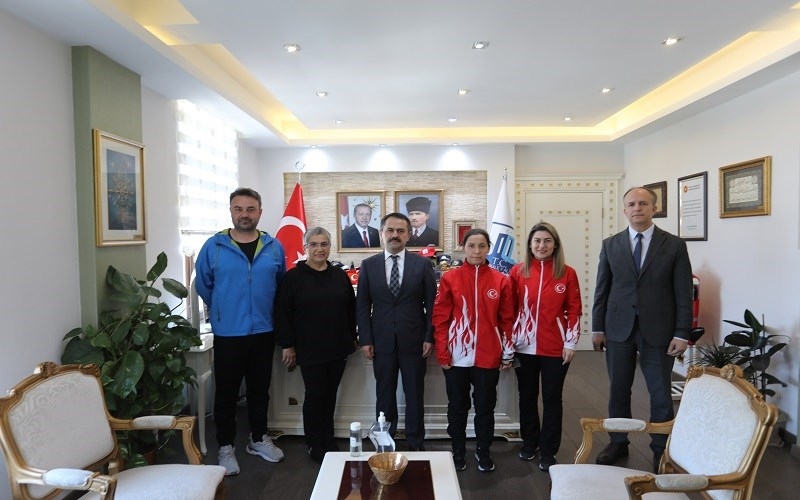 Milli Sporcu Deniz Şevin Şentuna, Vali Aktaş’ı ziyaret etti