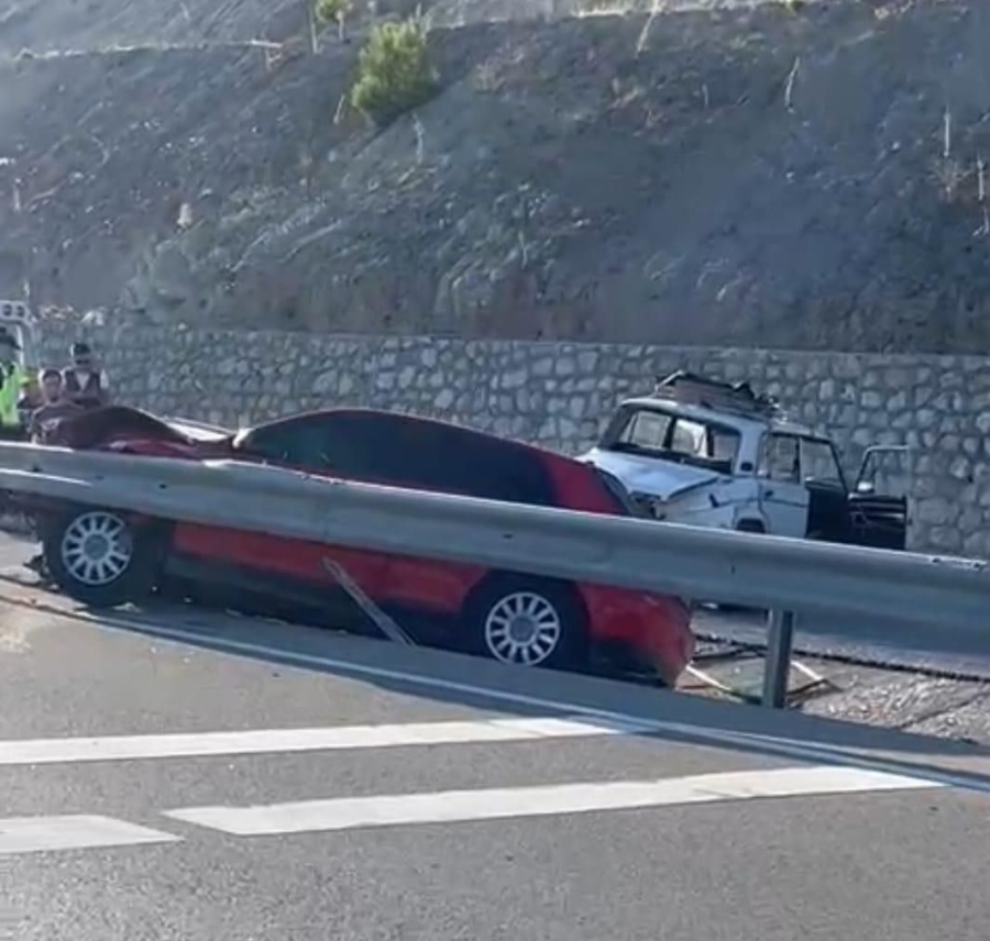 Ezine’de trafik kazası: 3 yaralı
