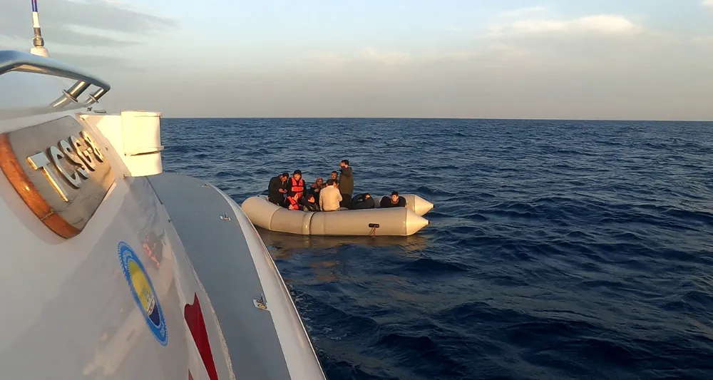 14 kaçak göçmen Sahil Güvenlik ekiplerince kurtarıldı