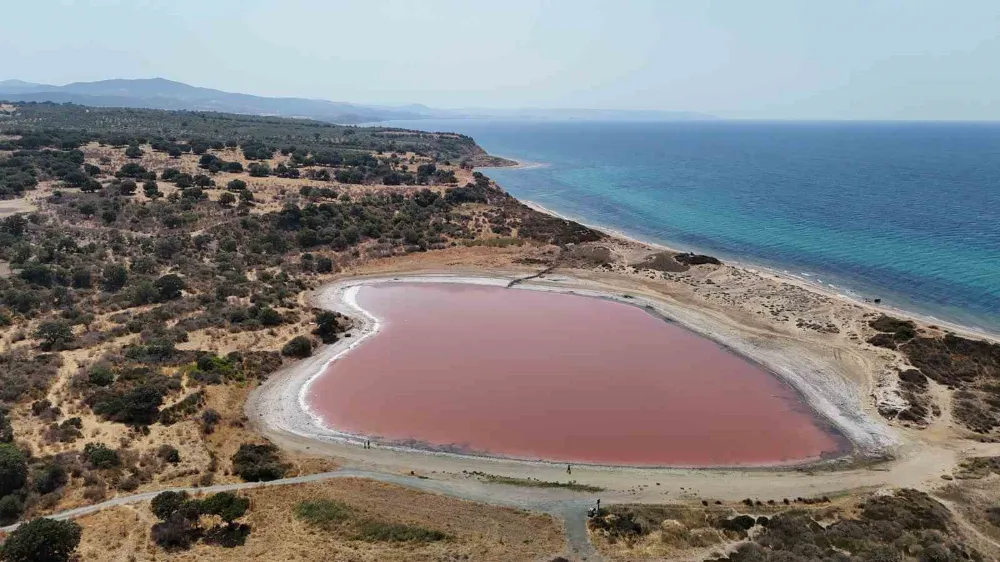 2 bin yıllık antik liman kalpli pembe göle dönüştü