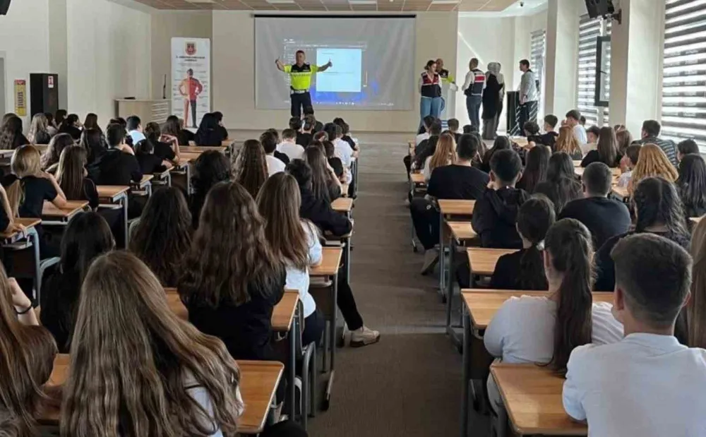 Jandarma Ekiplerinden Lise Öğrencilerine Yönelik Çeşitli Eğitimler