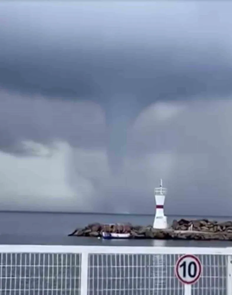 Bozcaada Açıklarında Denizde Hortum Oluştu