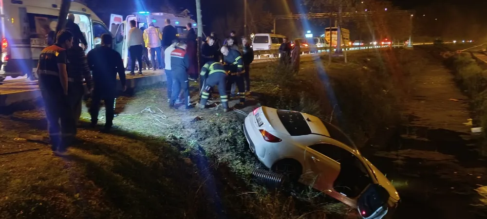 Şarampole uçan otomobilden çıkmak istemedi, ekiplere zor anlar yaşattı