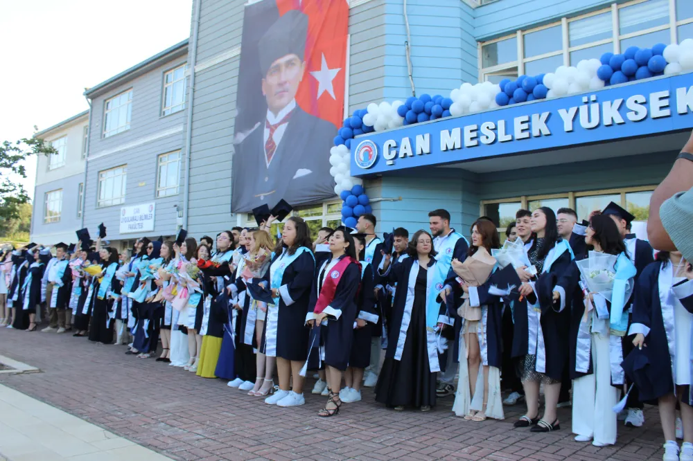 Çan MYO Mezunlarını verdi