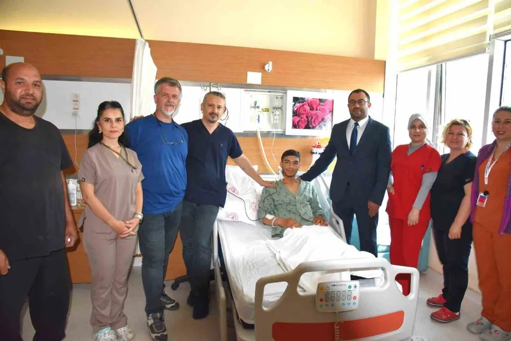 İlk Kez Denen Cerrahi Yöntemle 15 Yaşındaki Çocuğun Kalbindeki Delik Kapatıldı