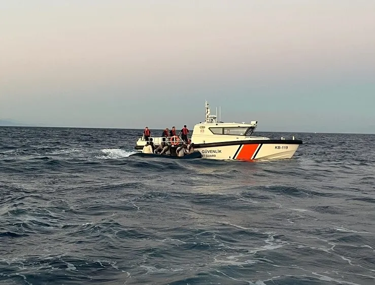 Ayvacık Açıklarında 17 Kaçak Göçmen Yakalandı