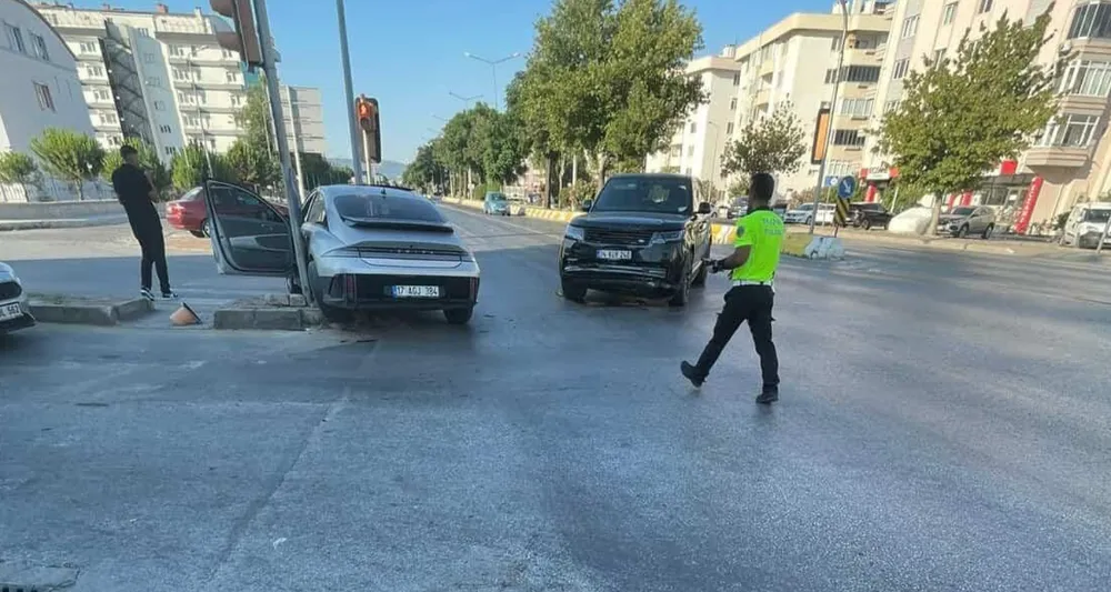 CHP İstanbul Milletvekili İlgezdi, Çanakkale’de trafik kazası geçirdi