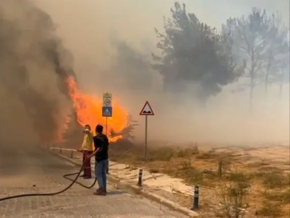 Tarım Arazisinde Başlayan Yangın Ormanlık Alana Sıçradı