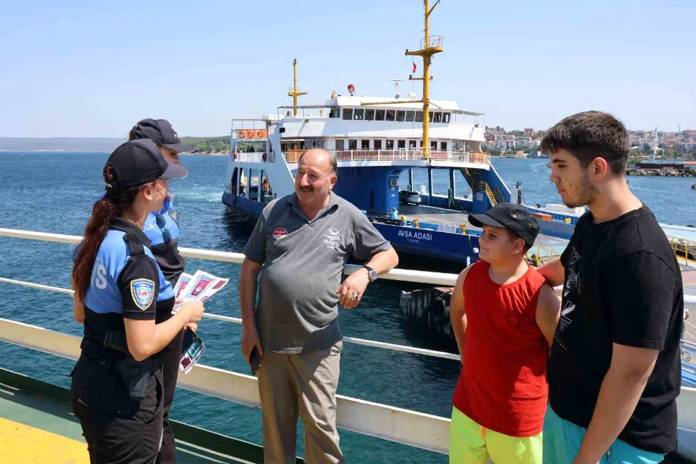 Polis Ekipleri Vatandaşları Bilgilendirdi