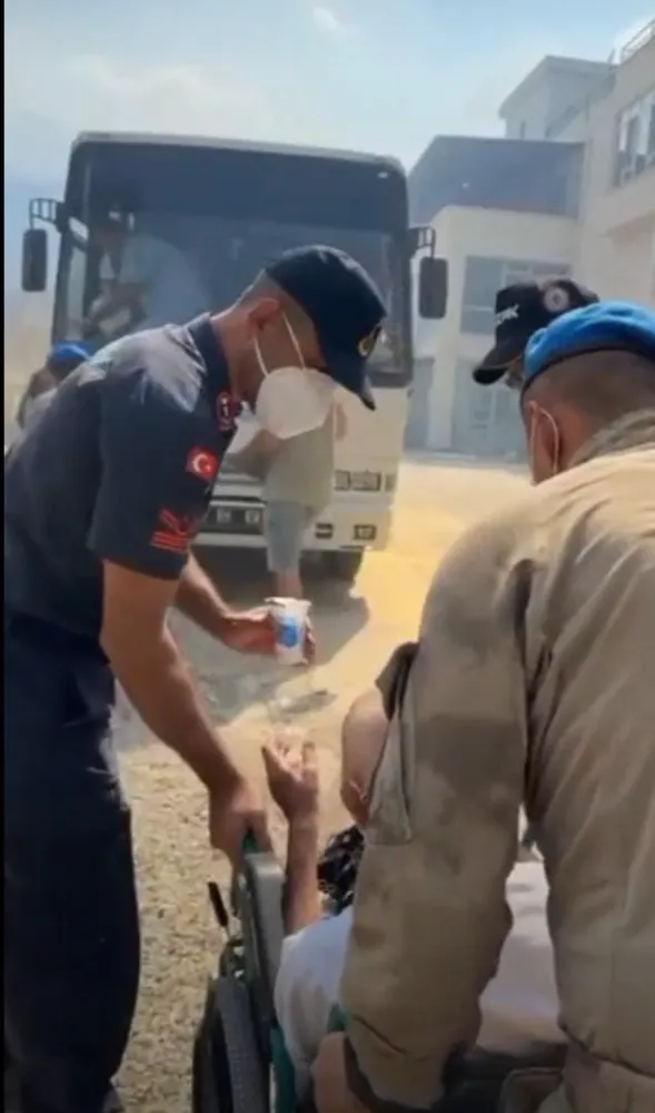 Yaşlı Bakım Merkezi Tahliye Ediliyor