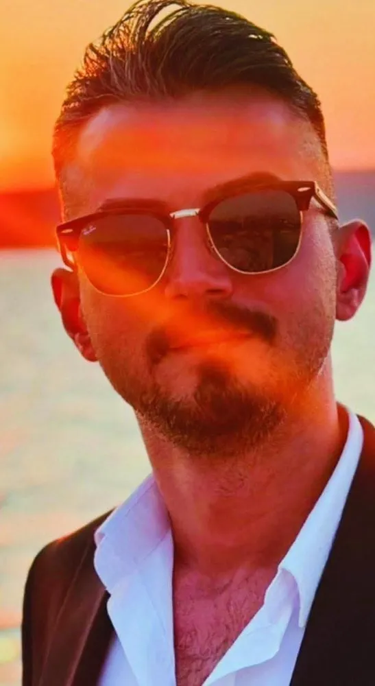 Kuaför Otomobilde Yanarak Can Verdi