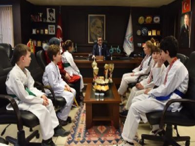Çan Belediyesi Taekwondo Kulübü Başarılarını Başkan Öz ile Paylaştı